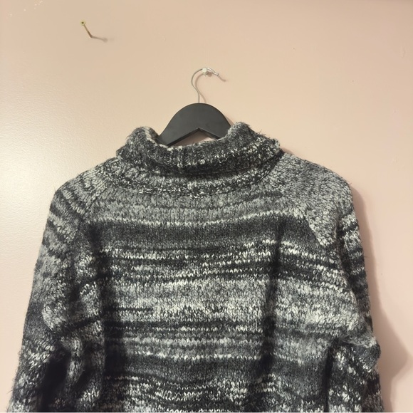 Aritzia Babaton Titus Turtleneck Sweater Black/Gray Women Size L - Picture 2 of 8